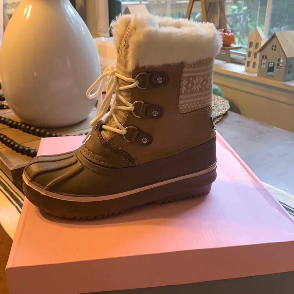 Girls London fog water resistant boots